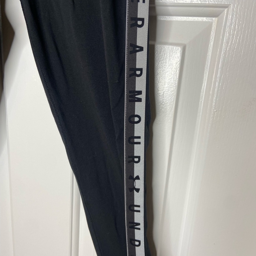 Under Armour sport leggings, cotton, size small.